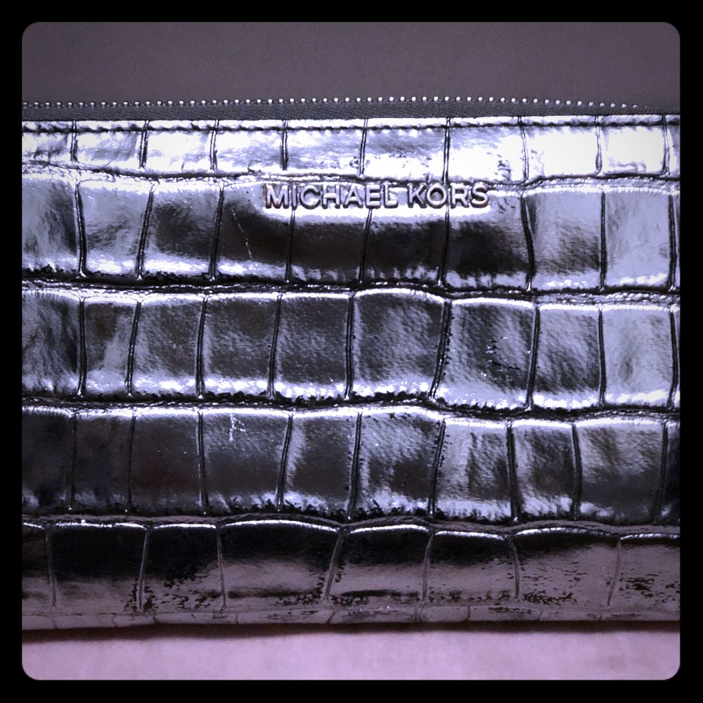 Michael Kors Silver Gator zip Wallet  GUC